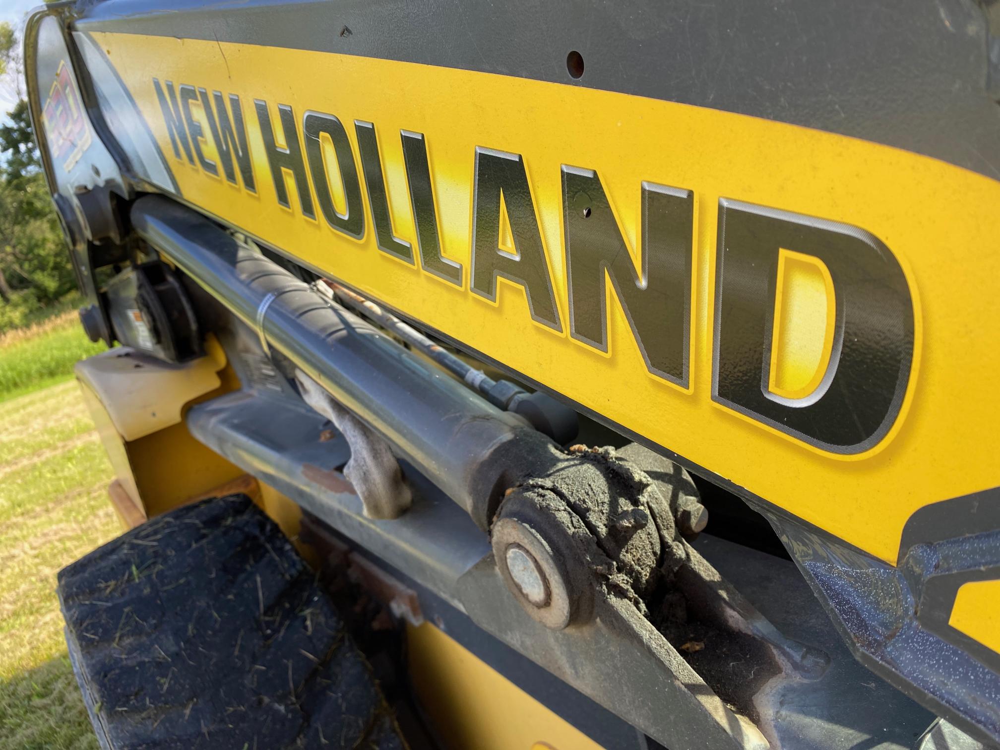2011 NEW HOLLAND L220 - Image 17